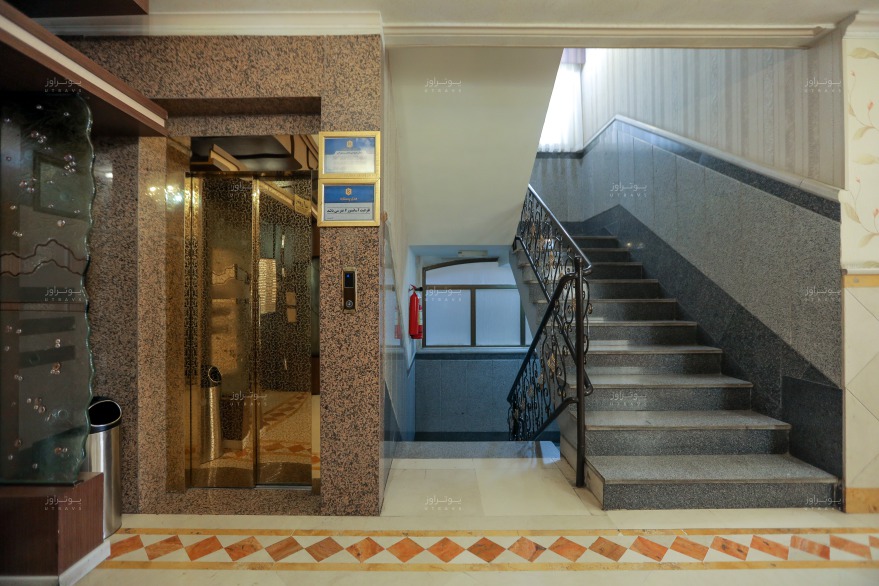 آسانسور و راه پله طبقات هتل پرستاره مشهد